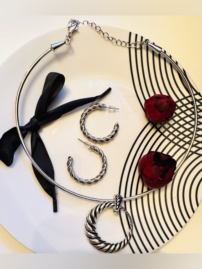 Silver Twisted Rope Pendant Choker C1946 With Twisted Rope Hoop Earrings